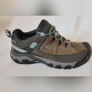 Not for sale. Issue came up with the sole of the shoe.